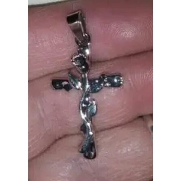 NWT - Cross Pendant with Silver Rose and Silver Toned 20" chain - Picture 2 of 5
